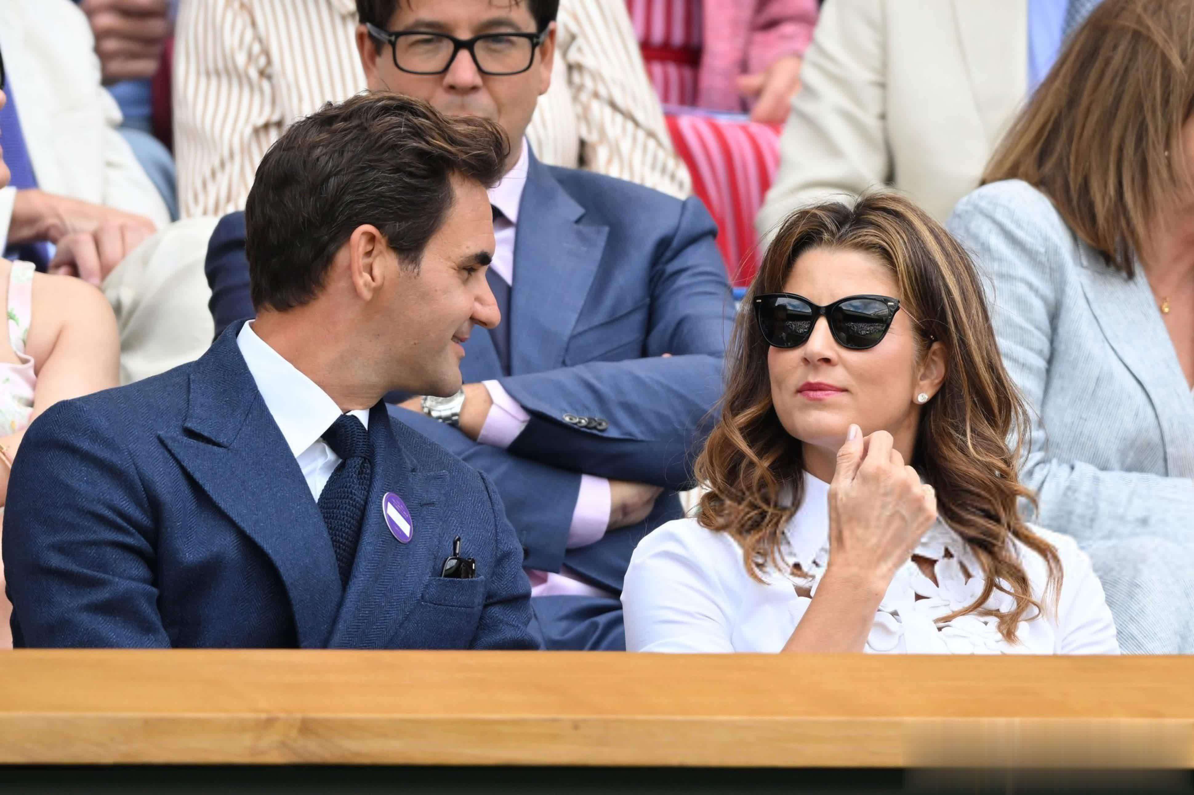 费德勒在皇家马德里比赛中比赛局势复杂，重返赛场引发热议！