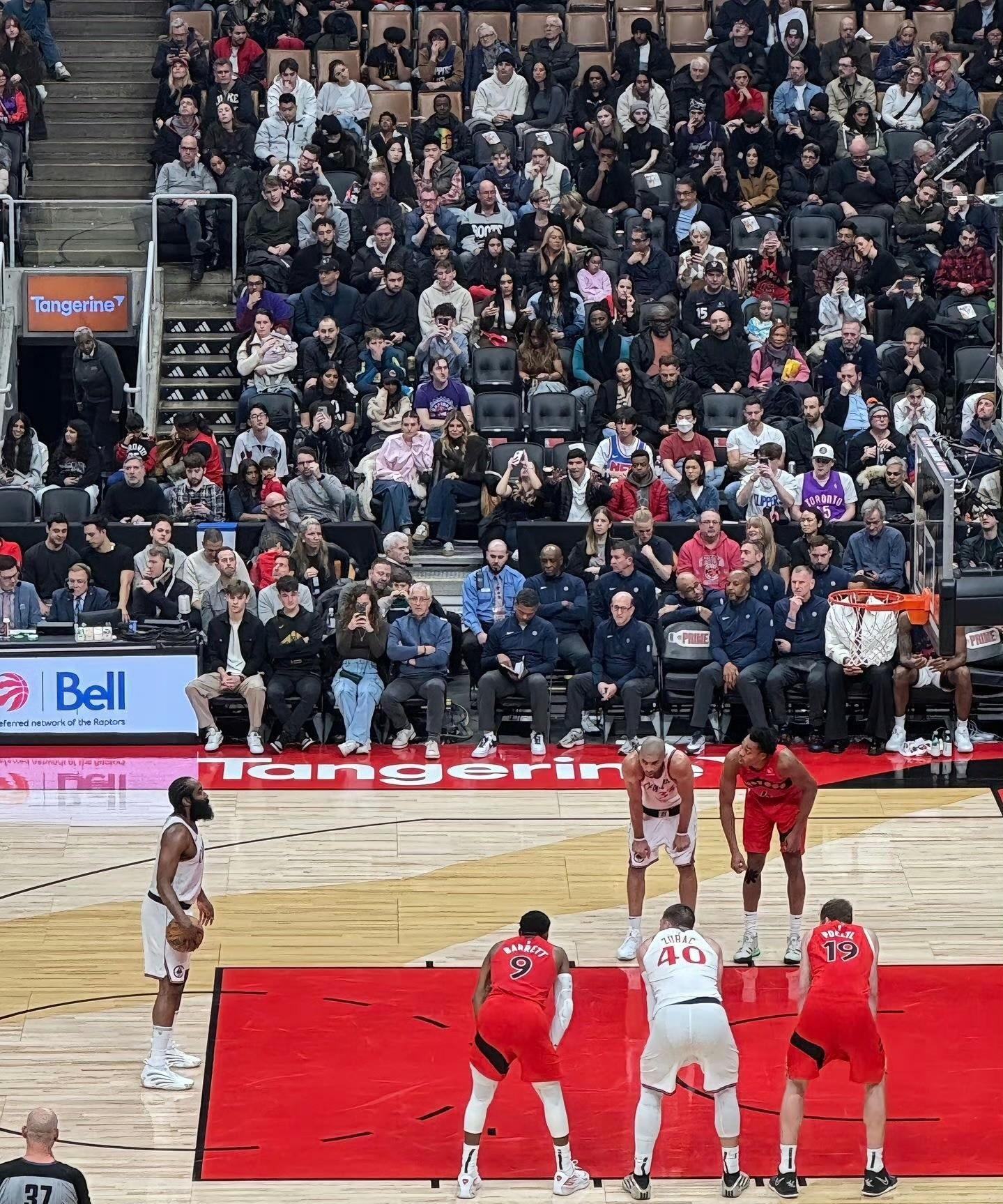 开云-出色防守引爆全场！，哈登意外战胜巴塞罗那赛场气氛高涨-开云