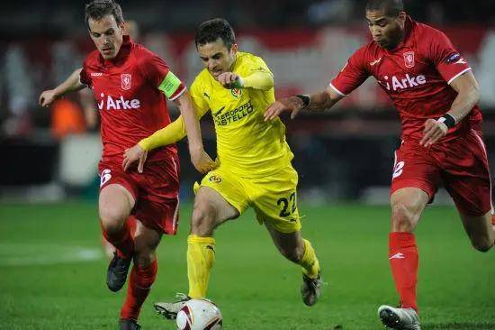 开云中国-埃因霍温迎中超关键赛，窗口期篮板制胜，悬念犹存，球队文化再被提及-开云中国